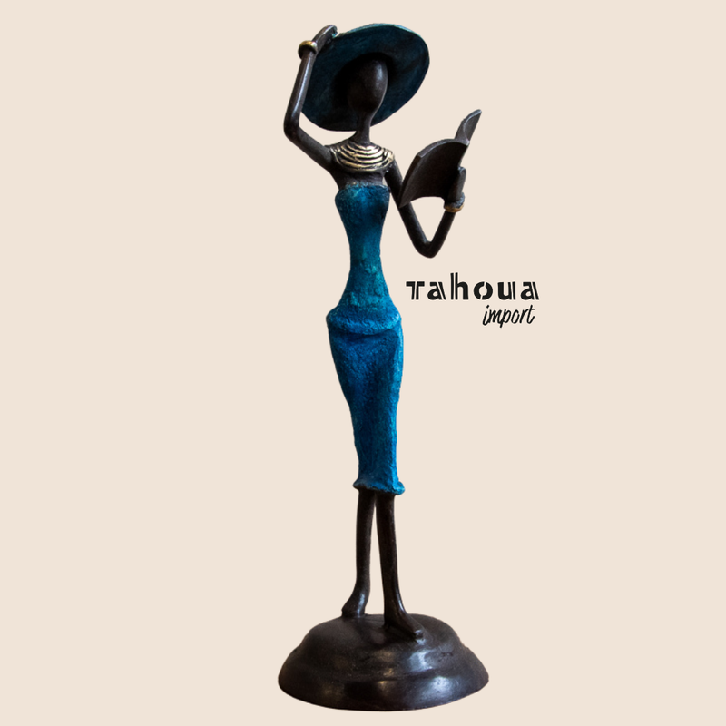 Reading woman with hat - blue