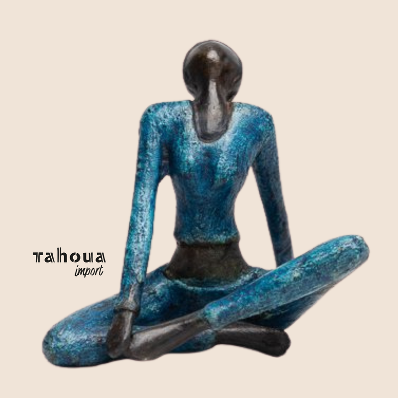 Yoga-Statue sitzend, Hände gesenkt, blau