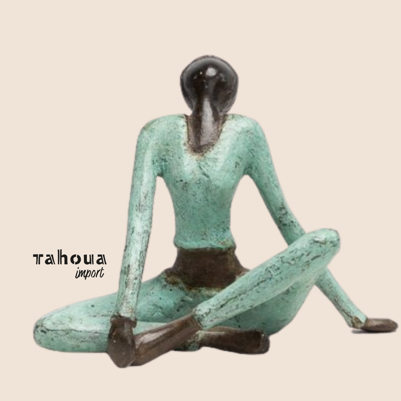 Yoga-Statue sitzend, Hände gesenkt, türkis