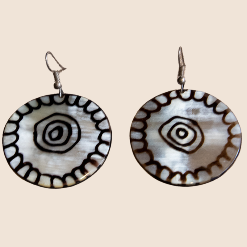 Earrings horn with henna: Black/White circle