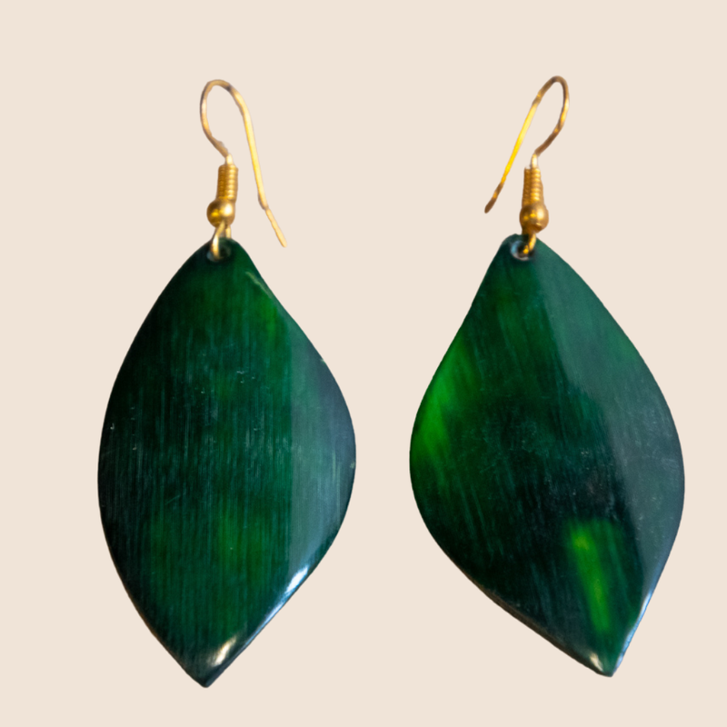 Earrings horn - green drop